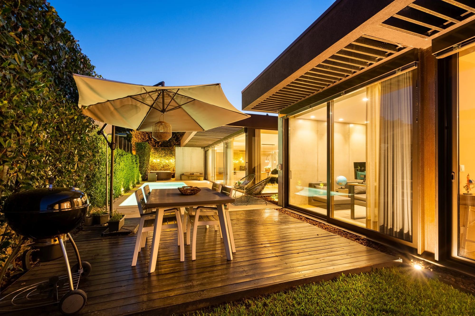 Deck exterior iluminado