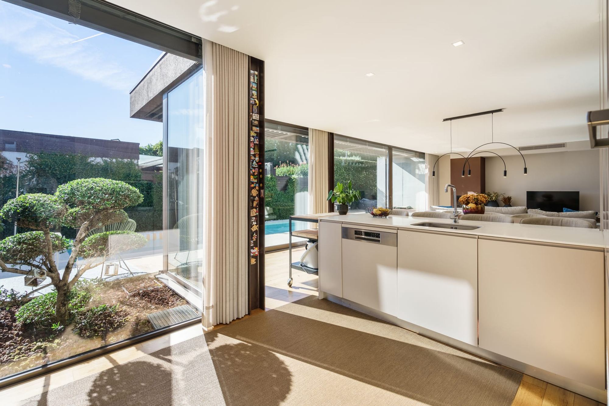 Cozinha com vista para o jardim